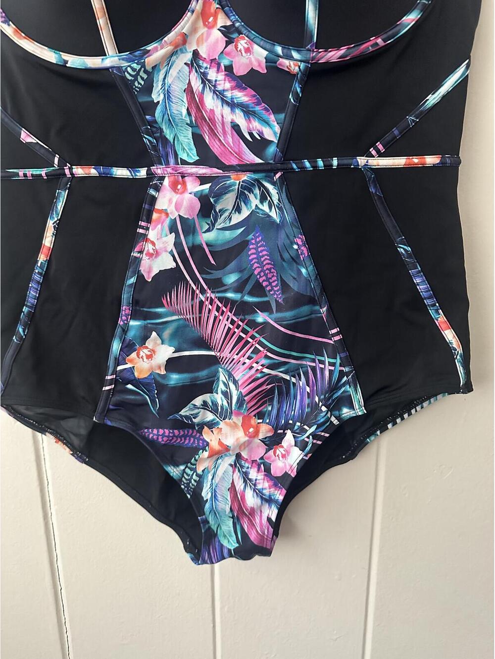 Torrid Slim Fix One-piece Swimsuit Underwire Black Tropical Contrast Size 2 DD/F - Picture 4 of 7